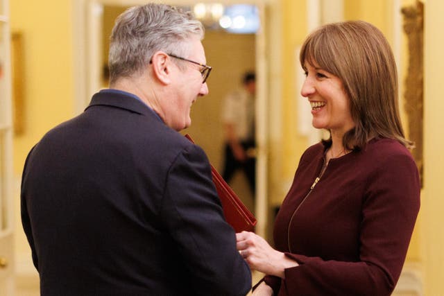 <p>Prime Minister Keir Starmer and Chancellor of the Exchequer Rachel Reeves chat </p>