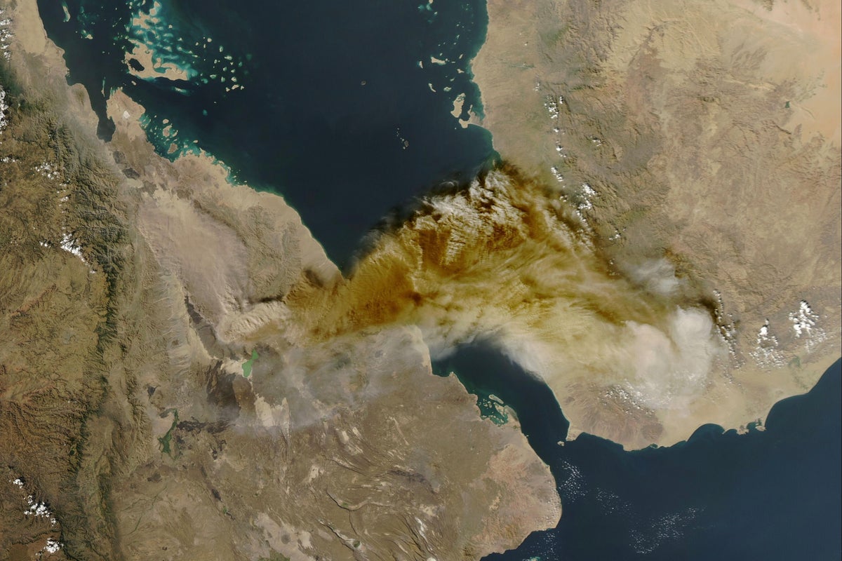 Ethiopian volcano subsides, leaving a trail of disruption and canceled flights