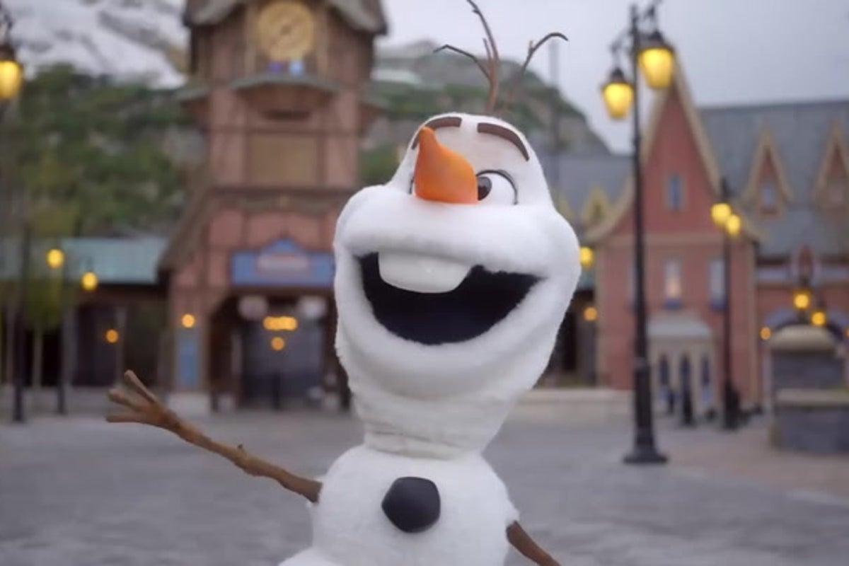 Image 2 for Disney introduces a lifelike robot version of Olaf
