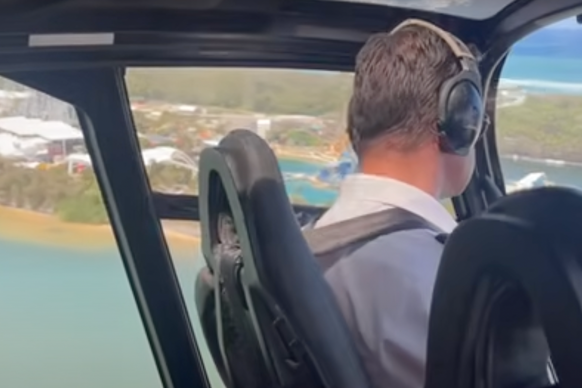 Final moments before deadly Sea World mid-air helicopter crash caught on camera