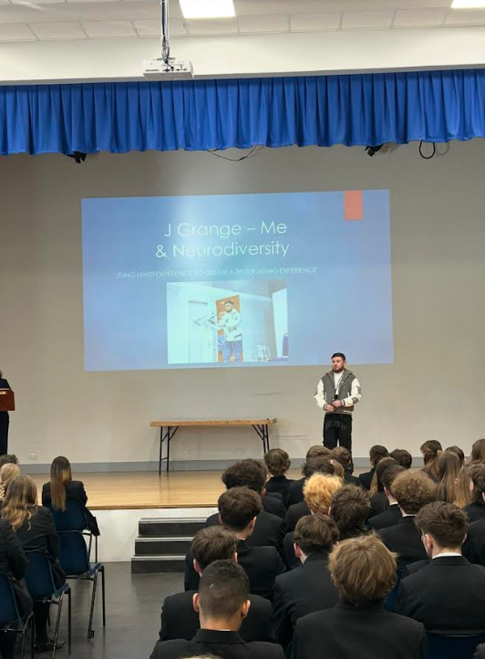 Grange agora trabalha como orador, empresário e defensor da neurodiversidade.
