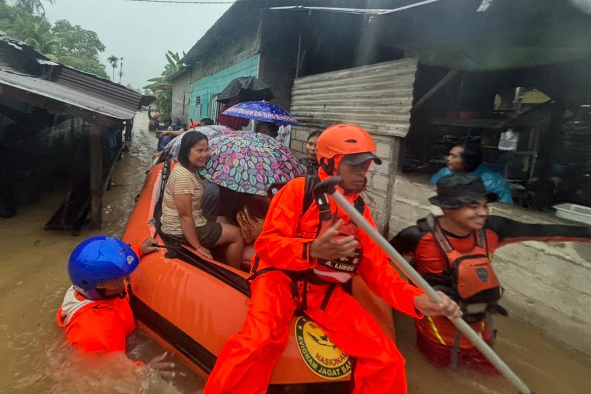 Landslides and flash floods on Indonesia&rsquo;s Sumatra island leave at least 10 dead and 6 missing
