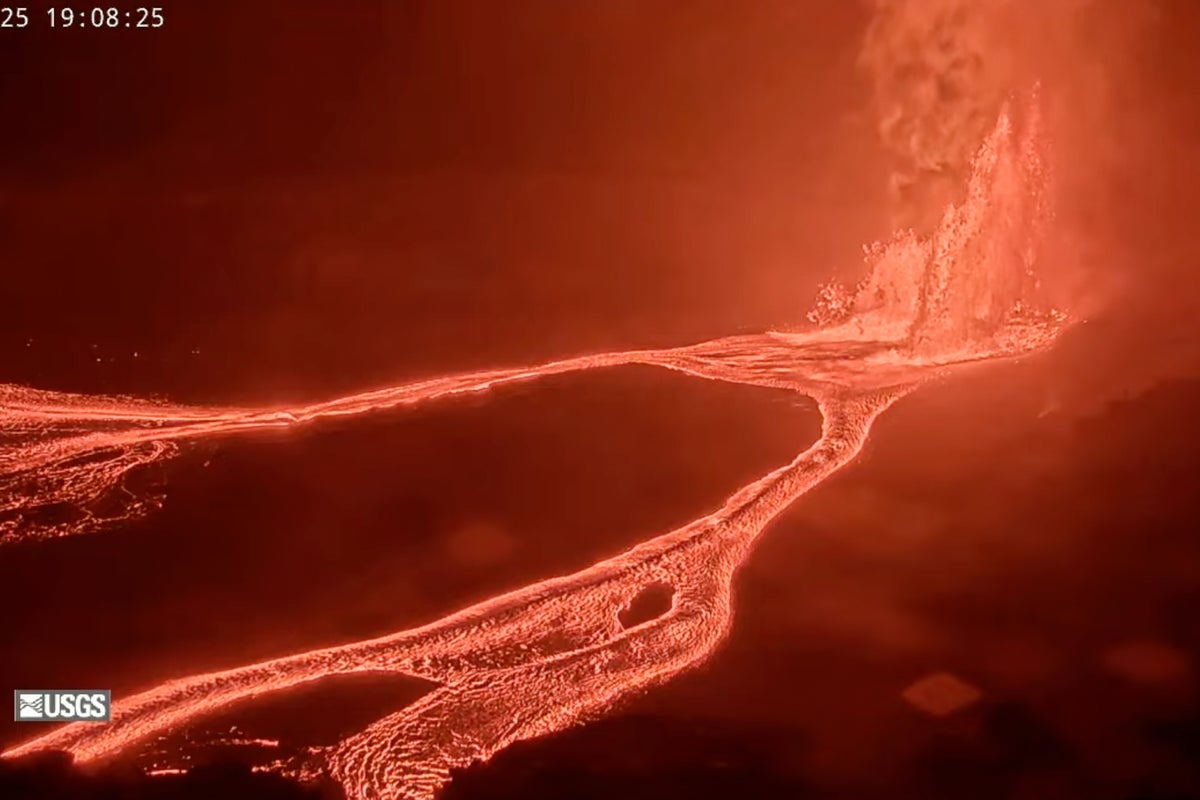 Kilauea displays lava fountains for the 37th time since its eruption began last year