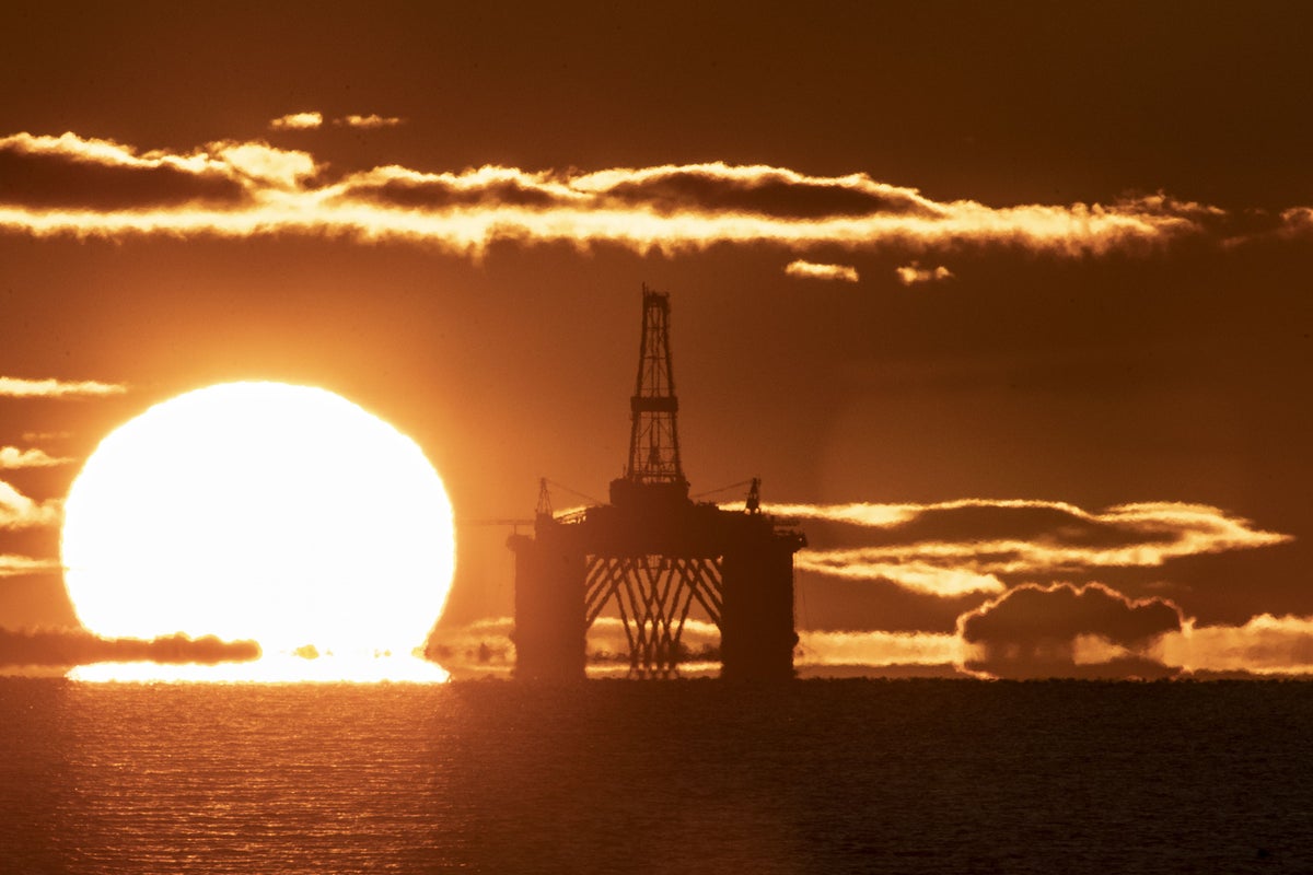 UK Government to allow oil and gas extraction near existing North Sea fields