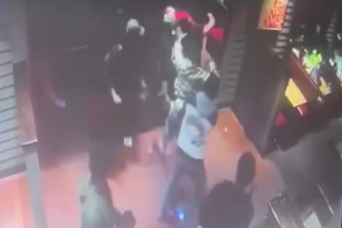 Moment a teenage greeter at Chili’s is attacked by group upset about restaurant’s wait time
