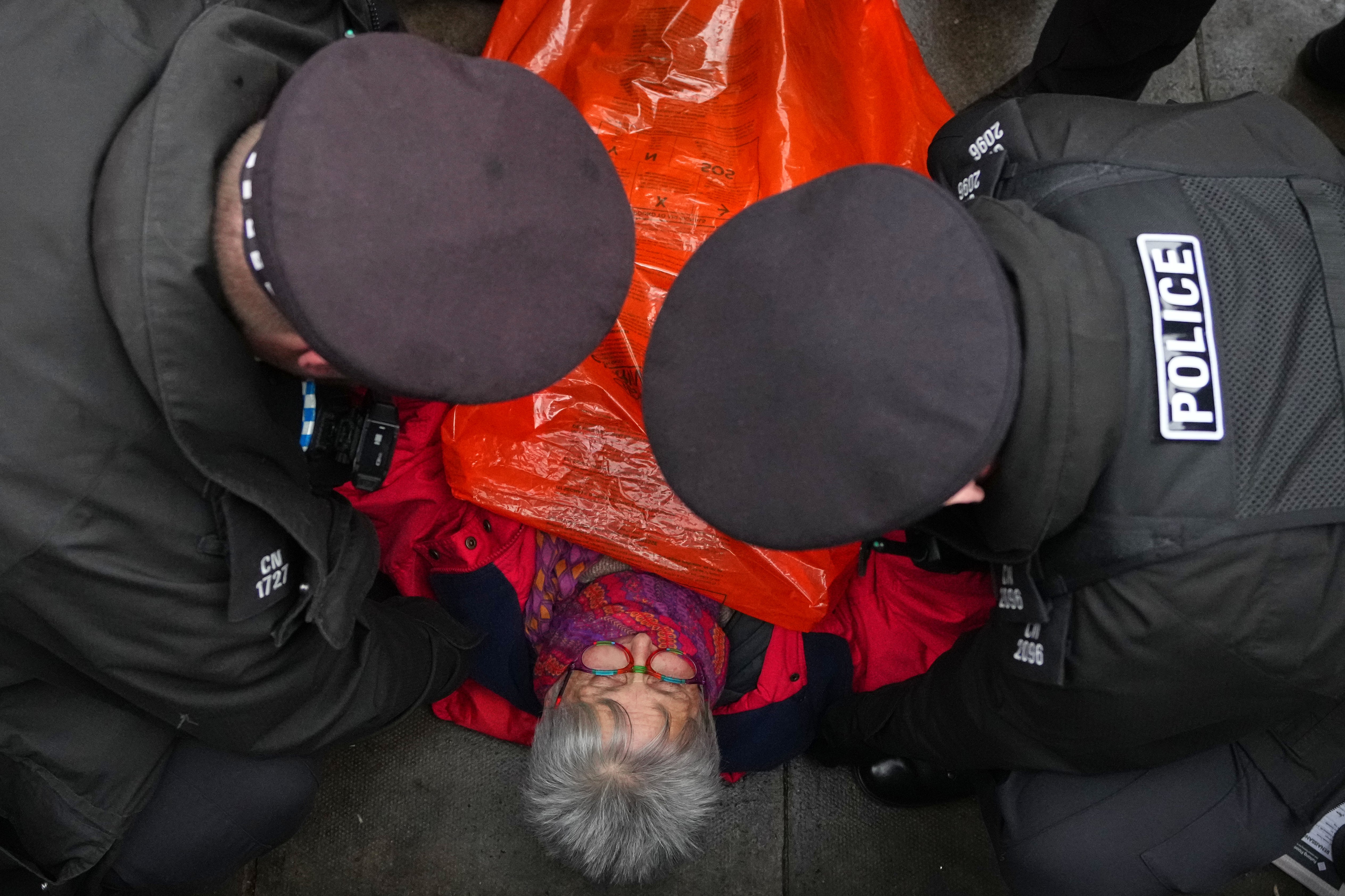 Manifestantes pedem que rótulo de terrorismo seja removido