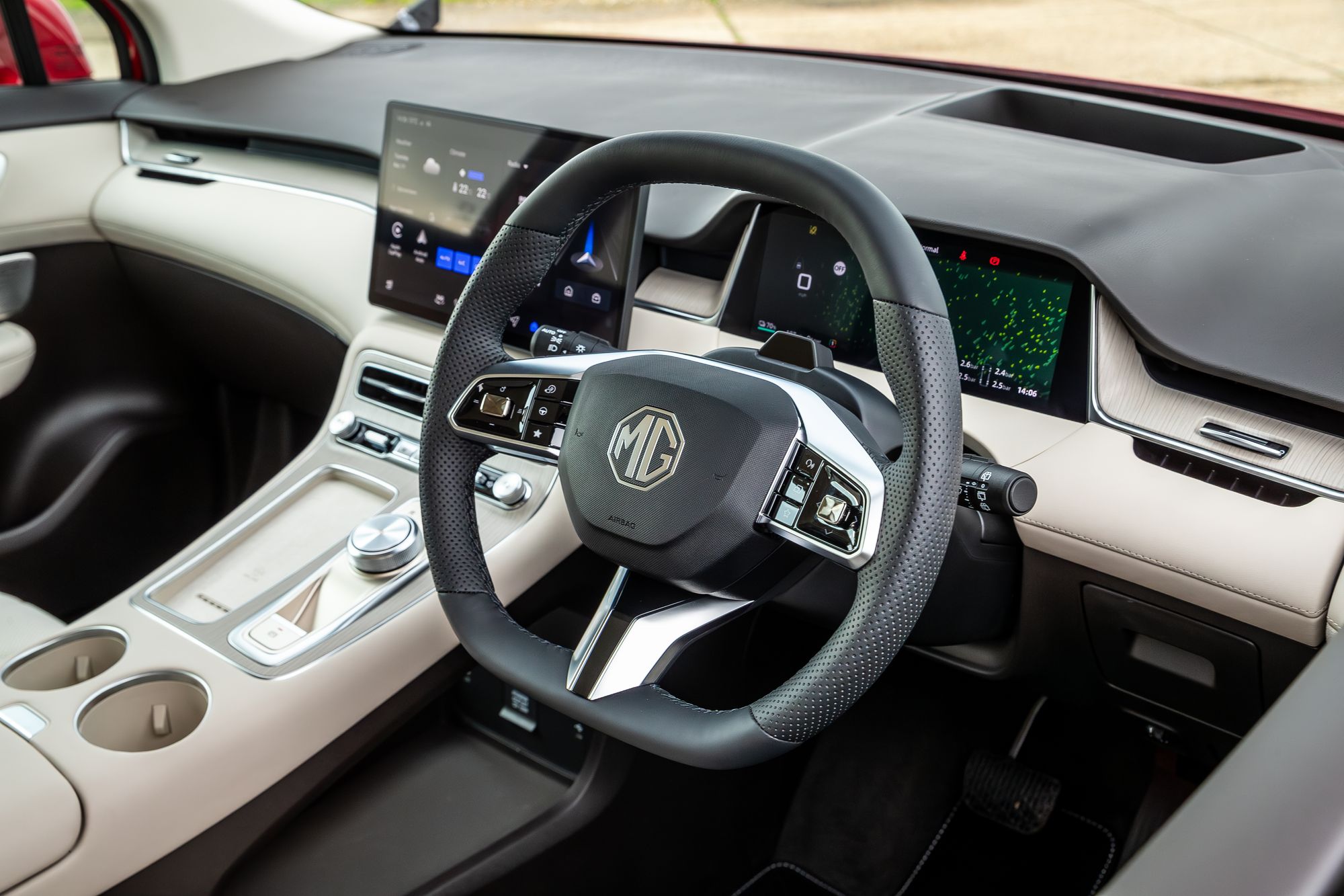 The MG S6 features a much-improved (for MG) touchscreen and fast wireless phone charging