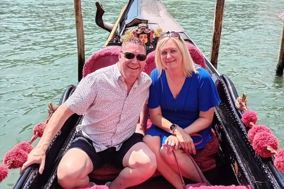 Mum diagnosed with incurable cancer after symptoms dismissed as perimenopause Mum diagnosed with incurable cancer after symptoms dismissed as perimenopause