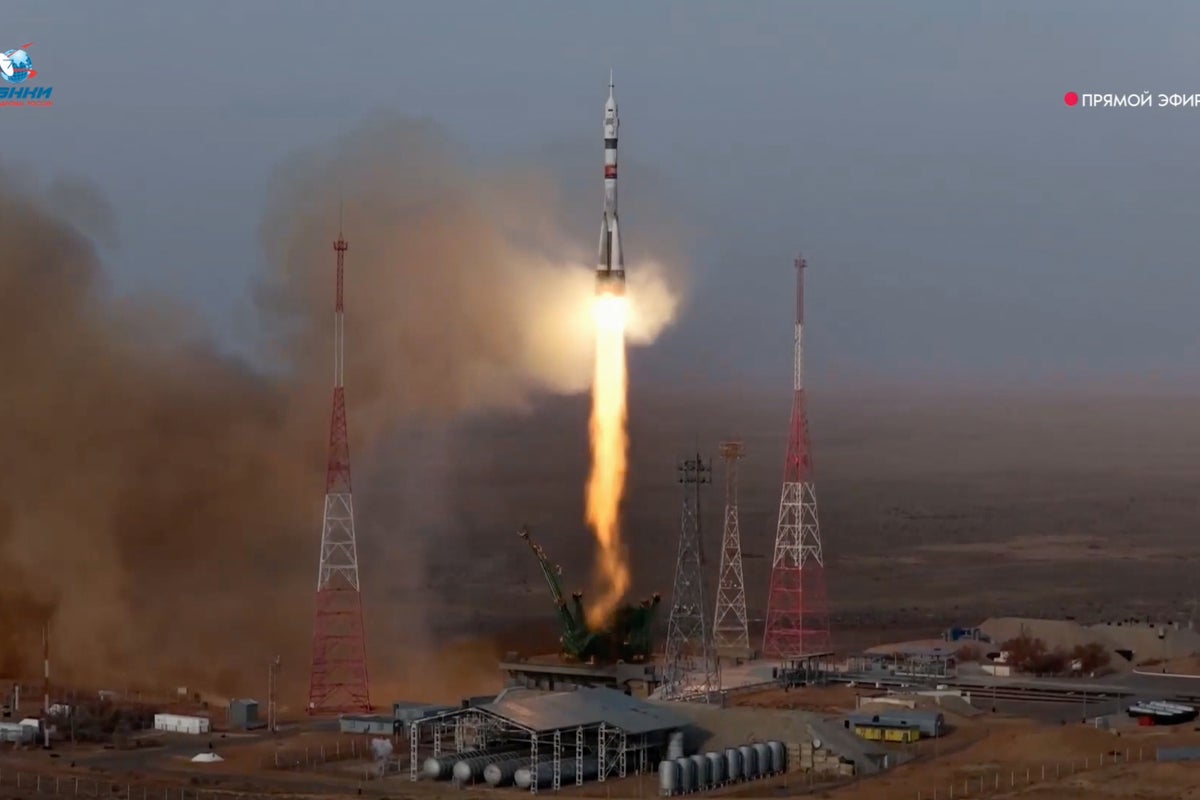 U.S.-Russian crew of 3 blasts off to the International Space Station in a Russian Soyuz spacecraft