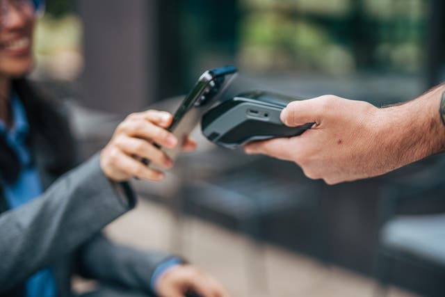 <p>The City regulator is paving the way for shoppers to make larger contactless payments, moving beyond the current £100 transaction limit for physical cards</p>