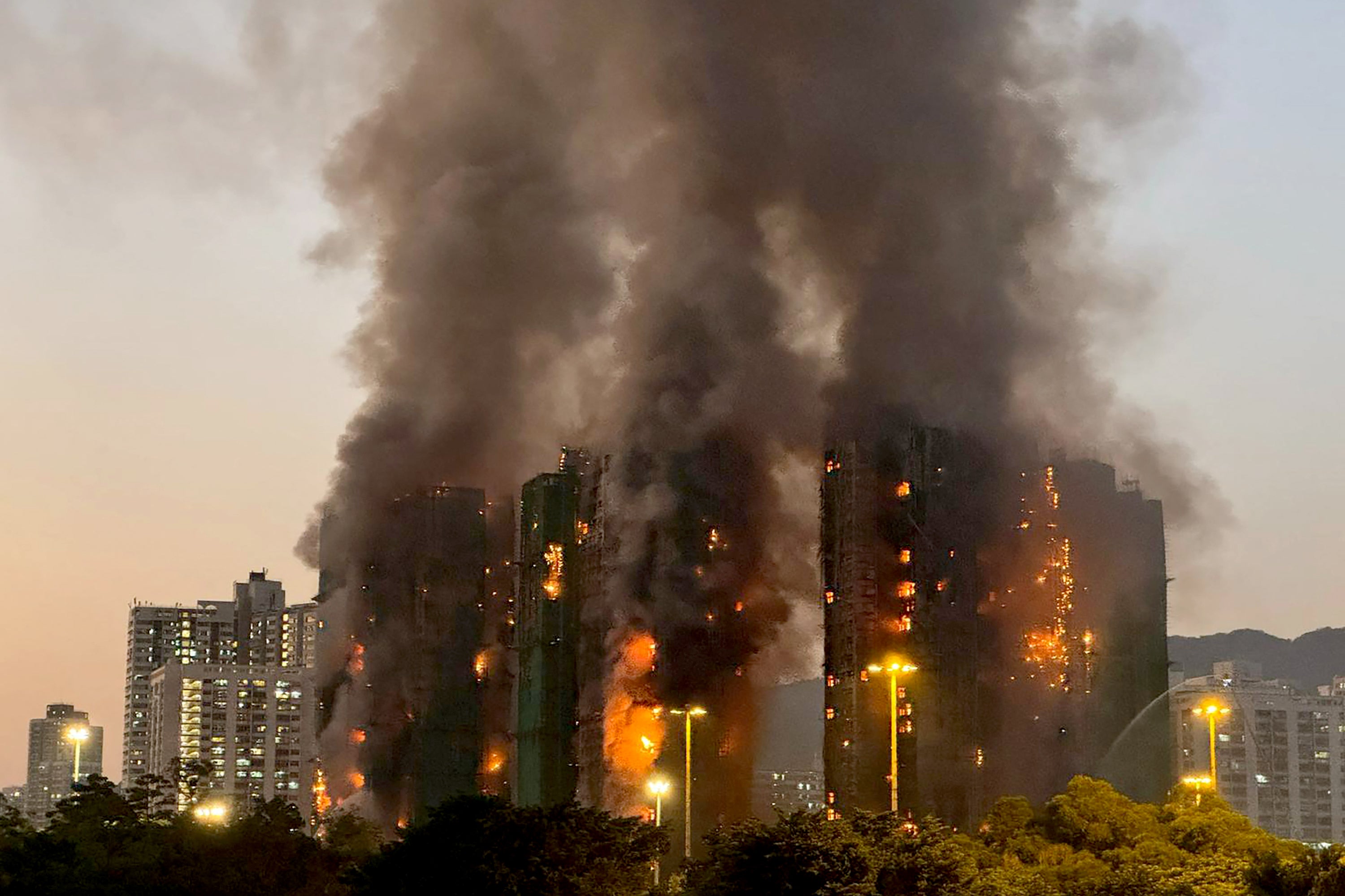 independent.co.uk - Alisha Rahaman Sarkar - Hong Kong's deadliest fire in generations kills 83 as construction firm blamed