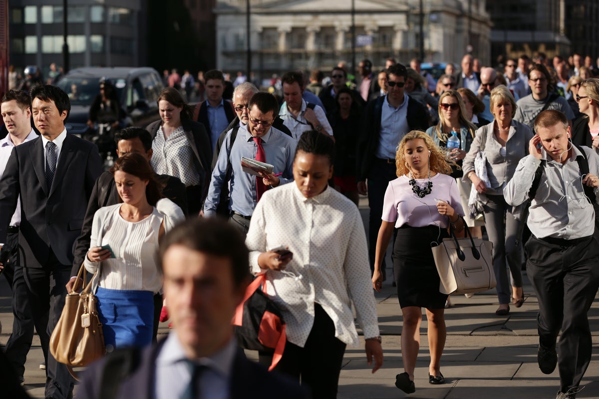 Net migration to the UK drops by two-thirds, ONS figures show