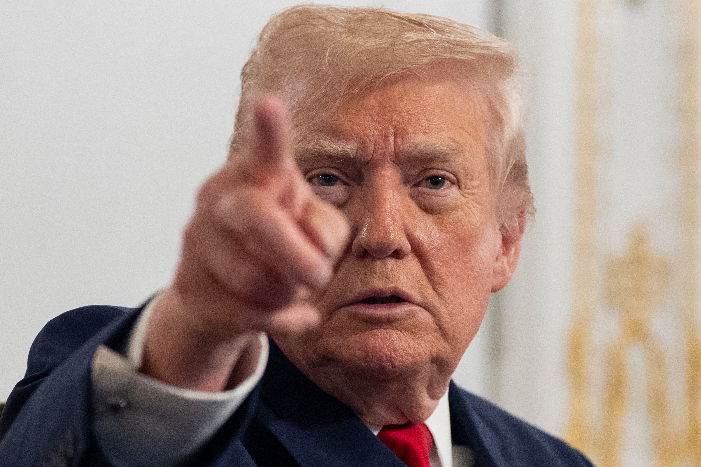 <p>Trump blasts female reporter </p>