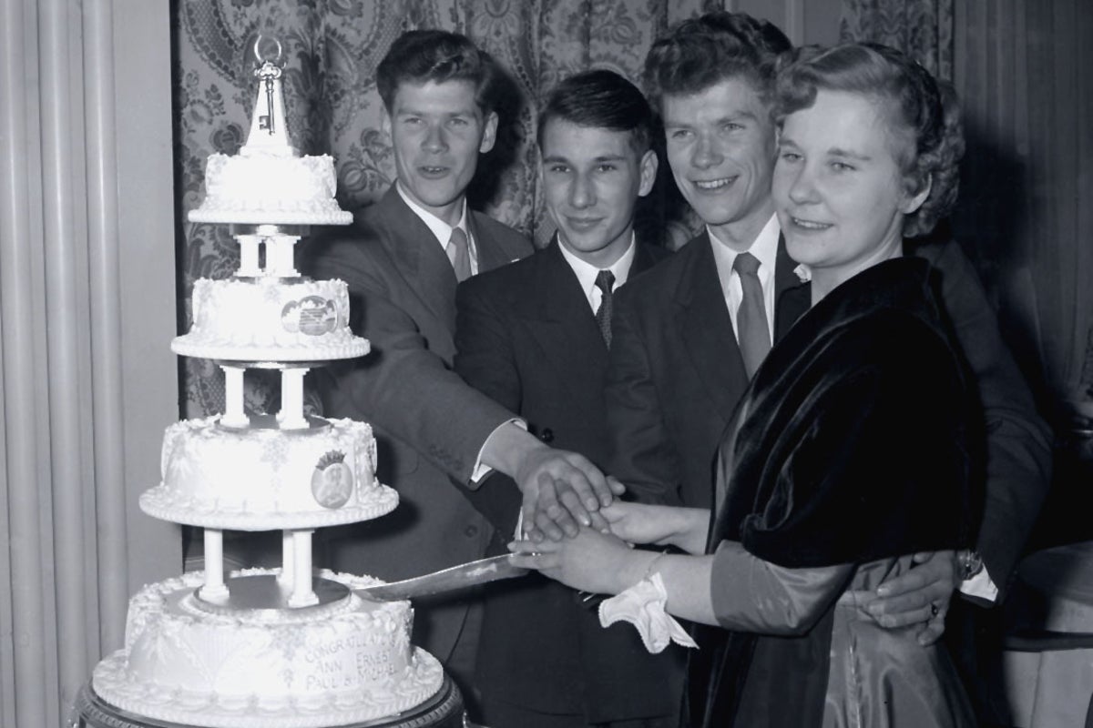 Two of the world's oldest quadruplets die weeks before turning 90