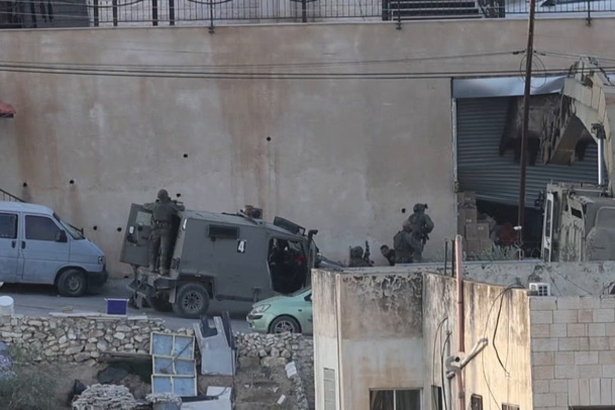 Video: Israeli troops kill unarmed Palestinians during alleged surrender