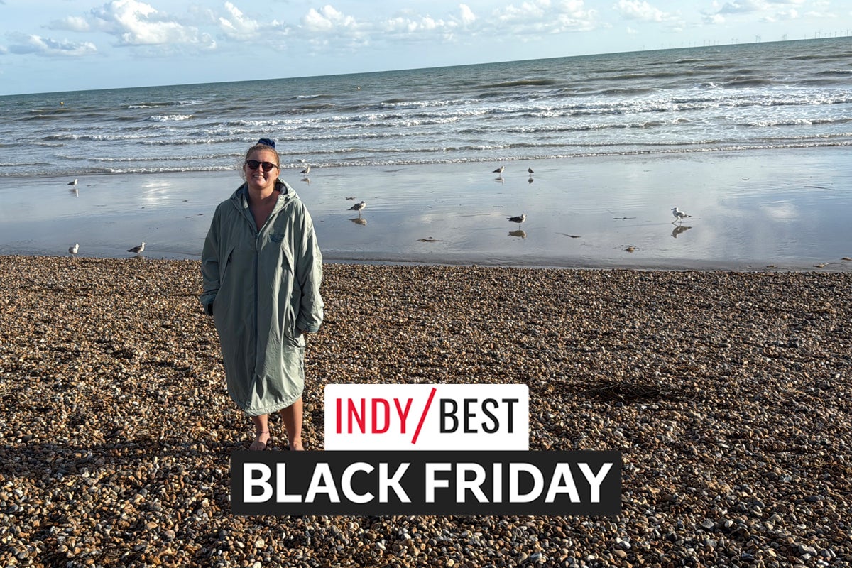 Forget Dryrobe, my favourite changing robe has 30% off for Black Friday