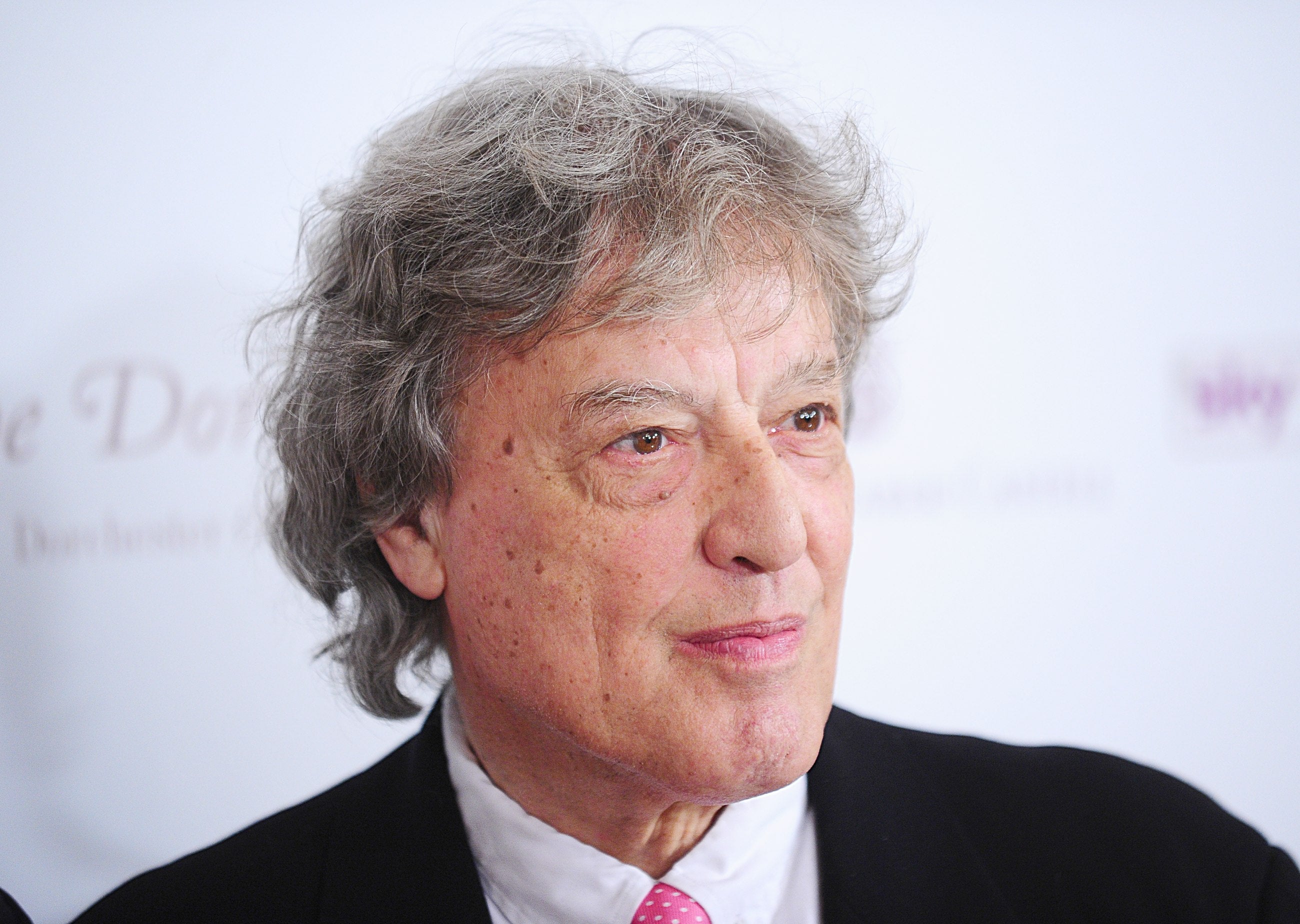 <p>Playwright Sir Tom Stoppard, who won an Oscar for the screenplay for Shakespeare In Love, has "died peacefully at home", United Agents said in a statement</p>
