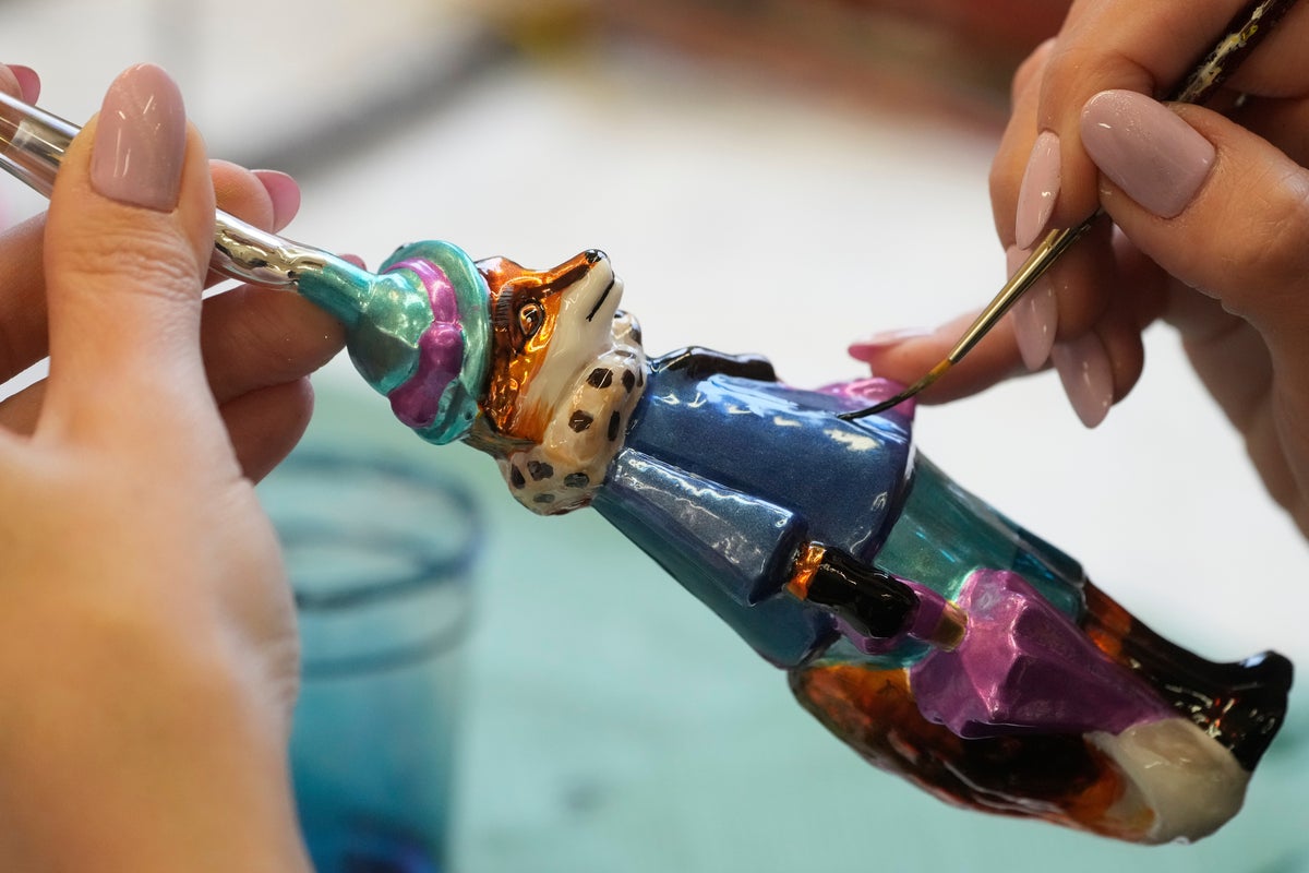 The Polish 'magicians of glass' who create Christmas baubles for clients worldwide