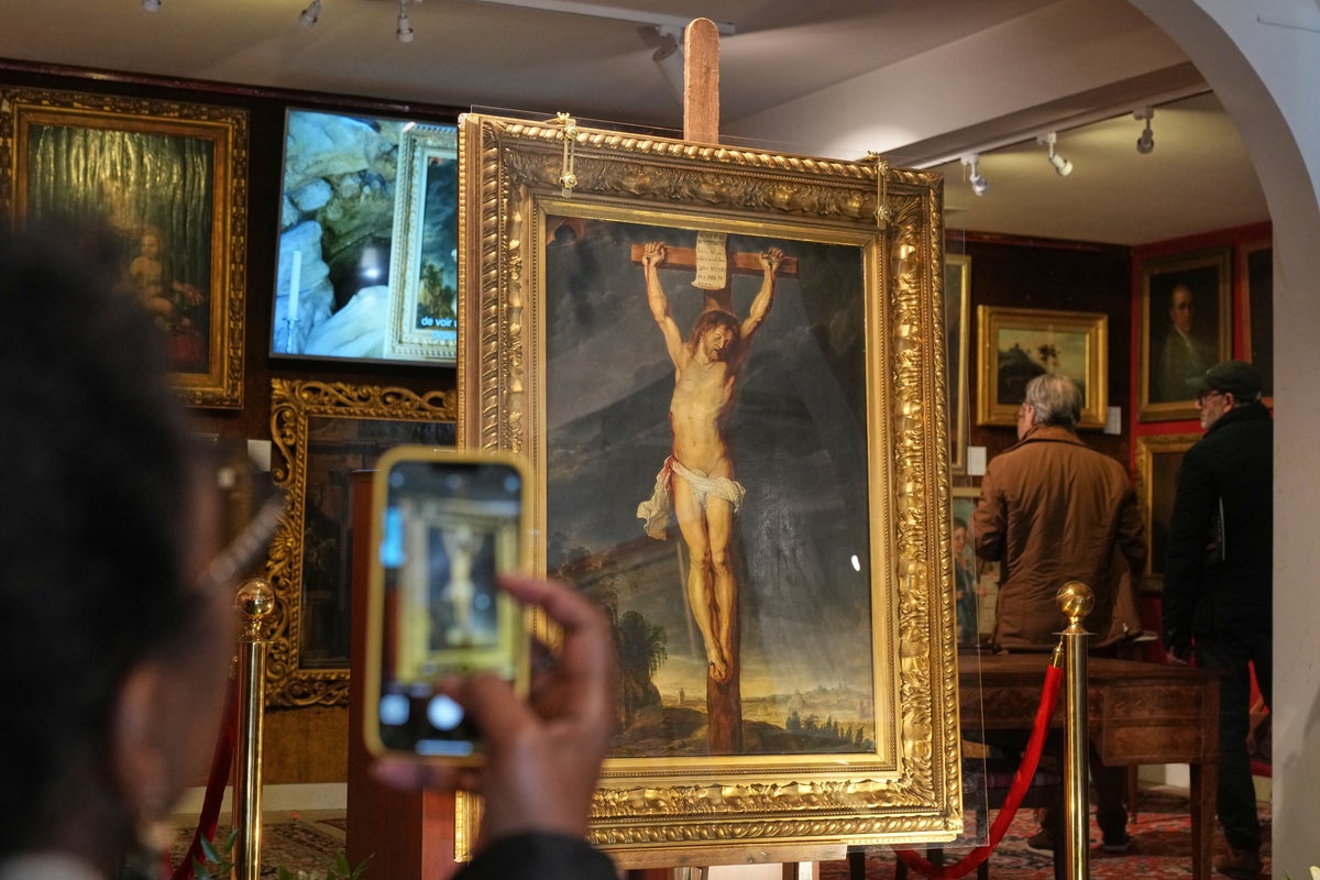 Rubens’ painting of crucifixion fetches £2.7m at auction after it was lost for four centuries