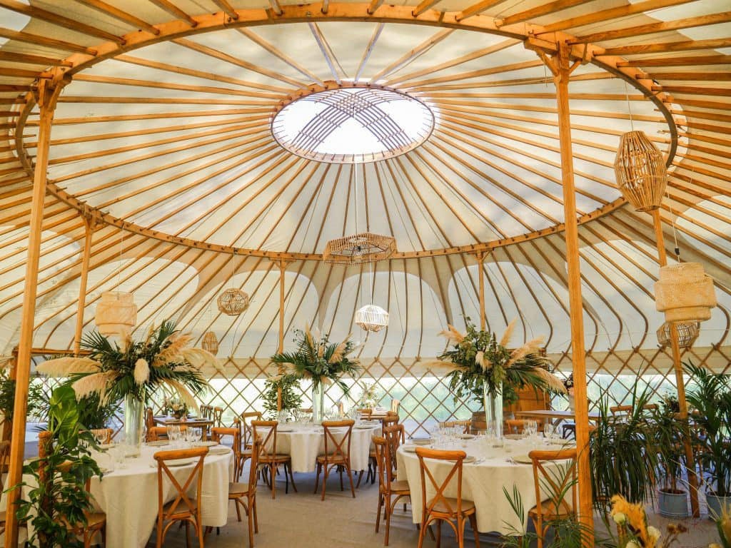 O casal processou Yorkshire Yurts após o casamento.