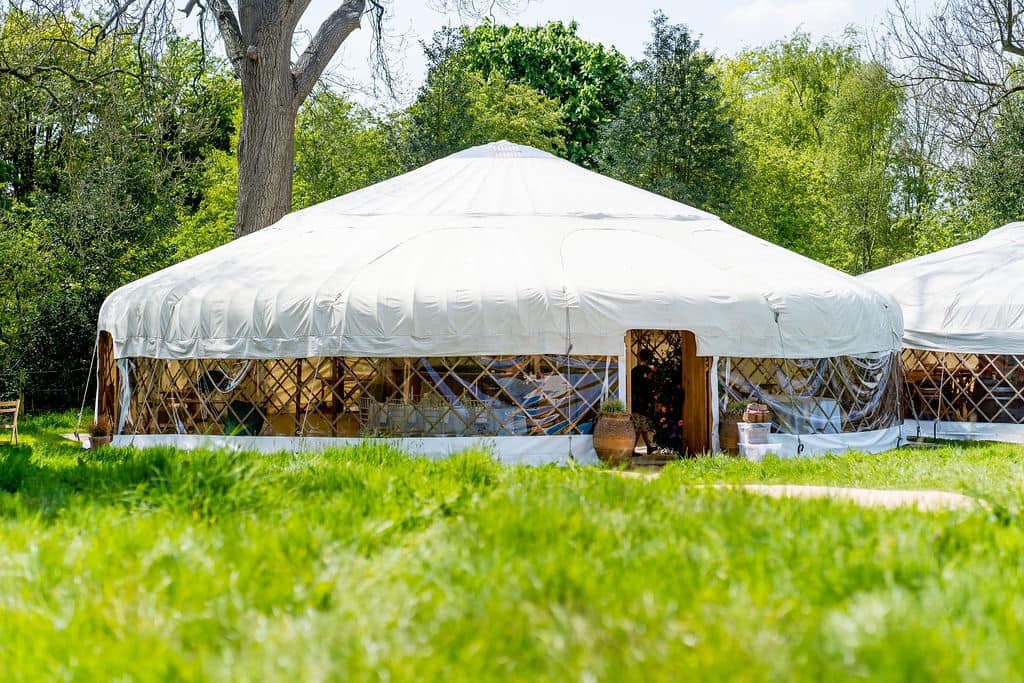 Yorkshire Yurts foi planejado para fornecer uma tenda de casamento grande o suficiente para 180 convidados.