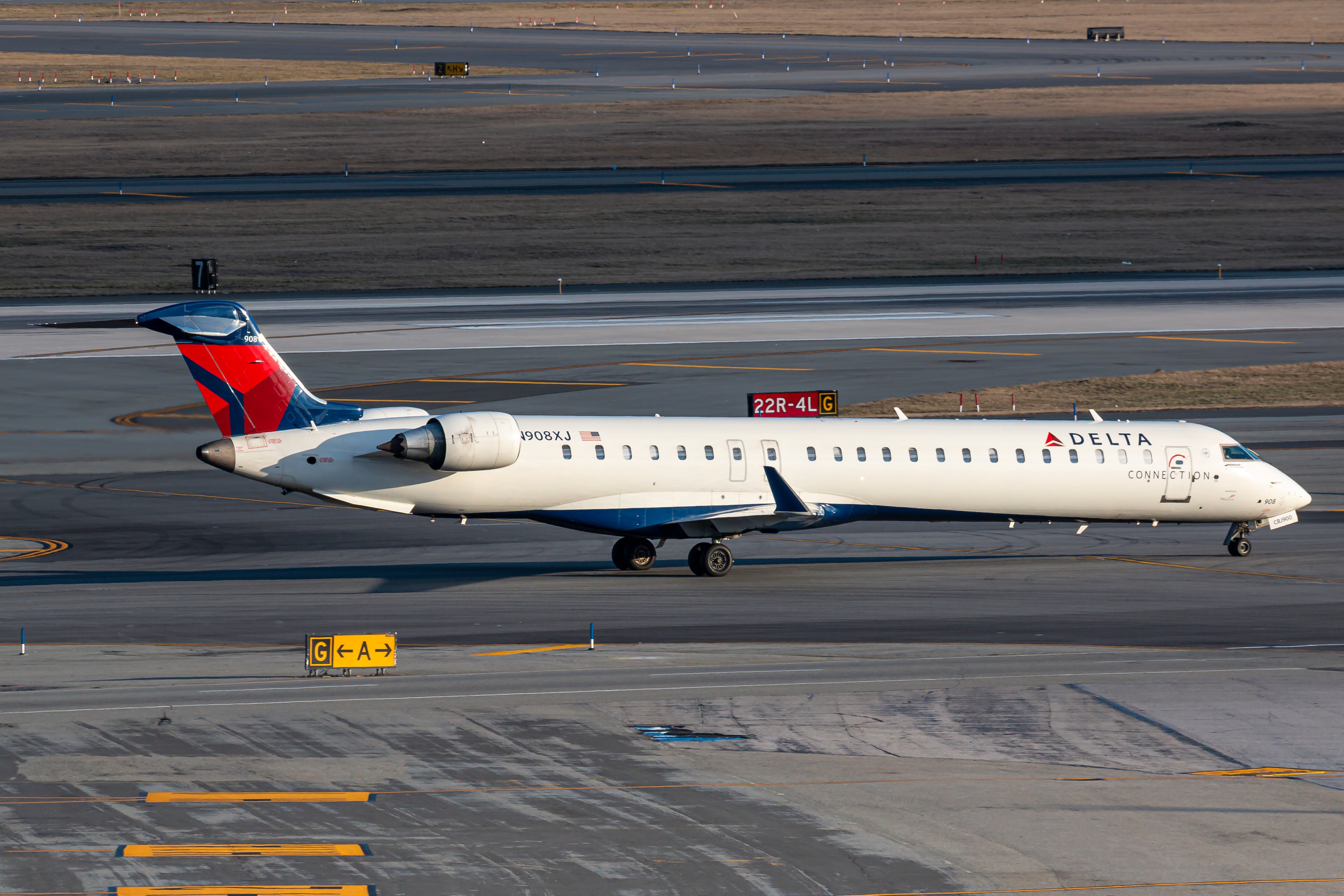The incident took place on an icy runway in Iowa. This is a picture of a Delta Bombardier CRJ-900 taken in 2020 in New York