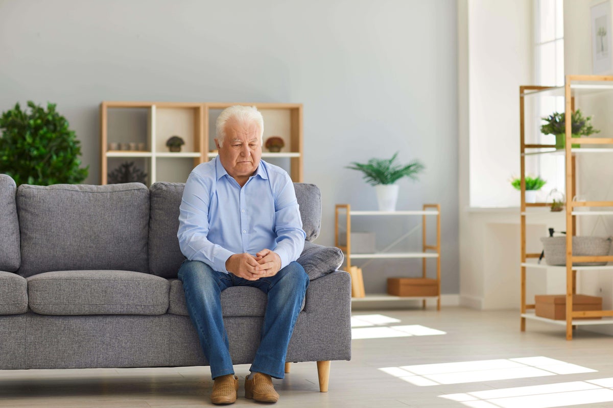 6 subtle signs of loneliness later in life and how to help