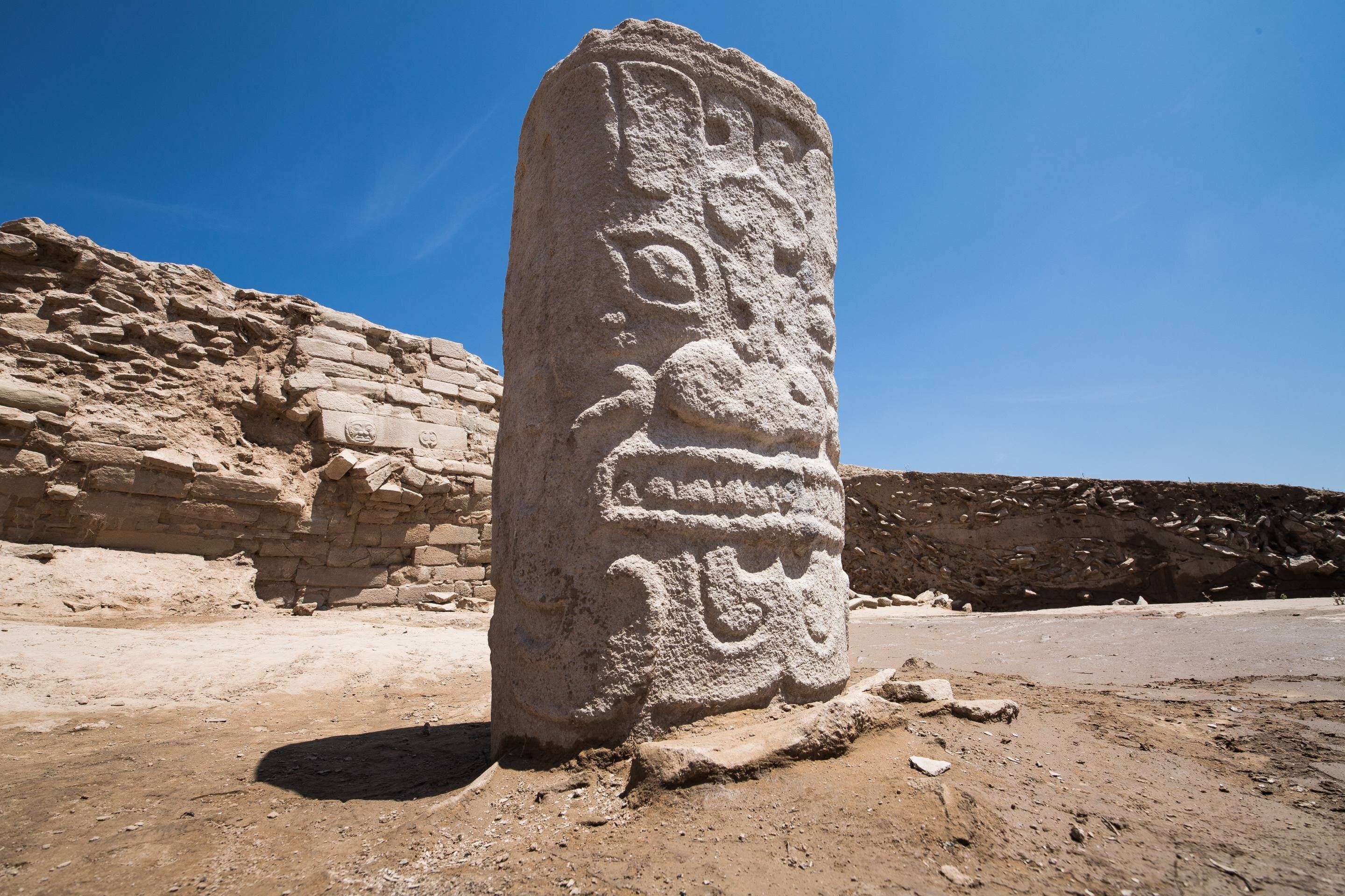 Carving stone at Shimao city