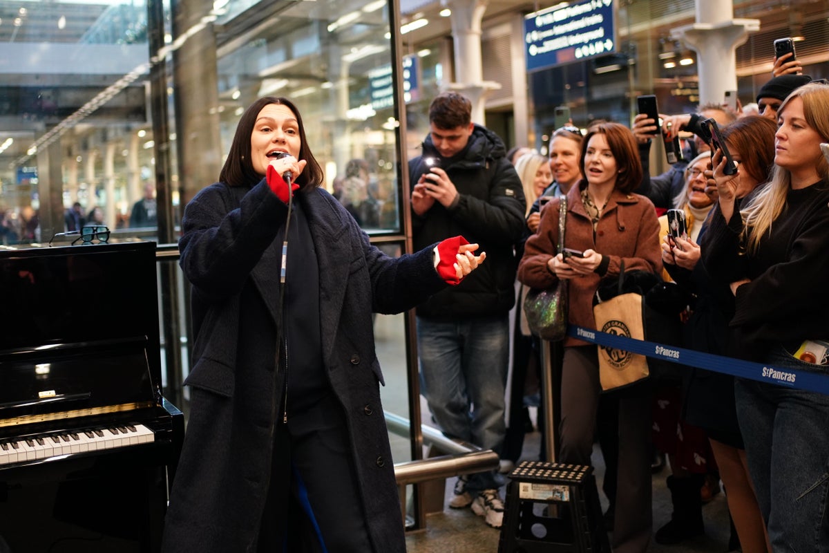 Jessie J delights commuters with surprise gig amid health battle