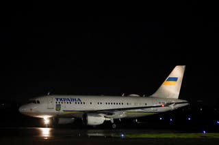 A plane carrying Ukrainian president Volodymyr Zelensky approaches landing as he arrives for an Irish state visit at Dublin Airport