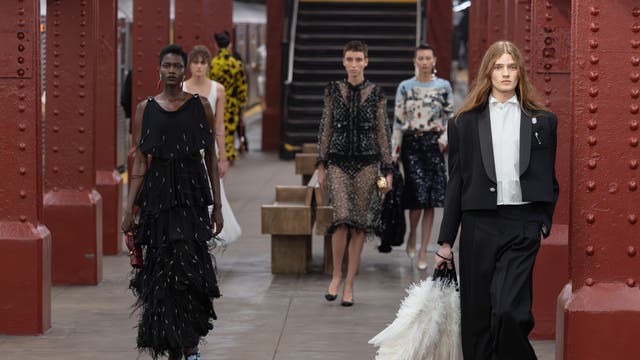 CHANEL 2025/26 Métiers d'art Fashion Show