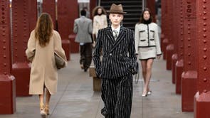 CHANEL 2025/26 Métiers d'art Fashion Show