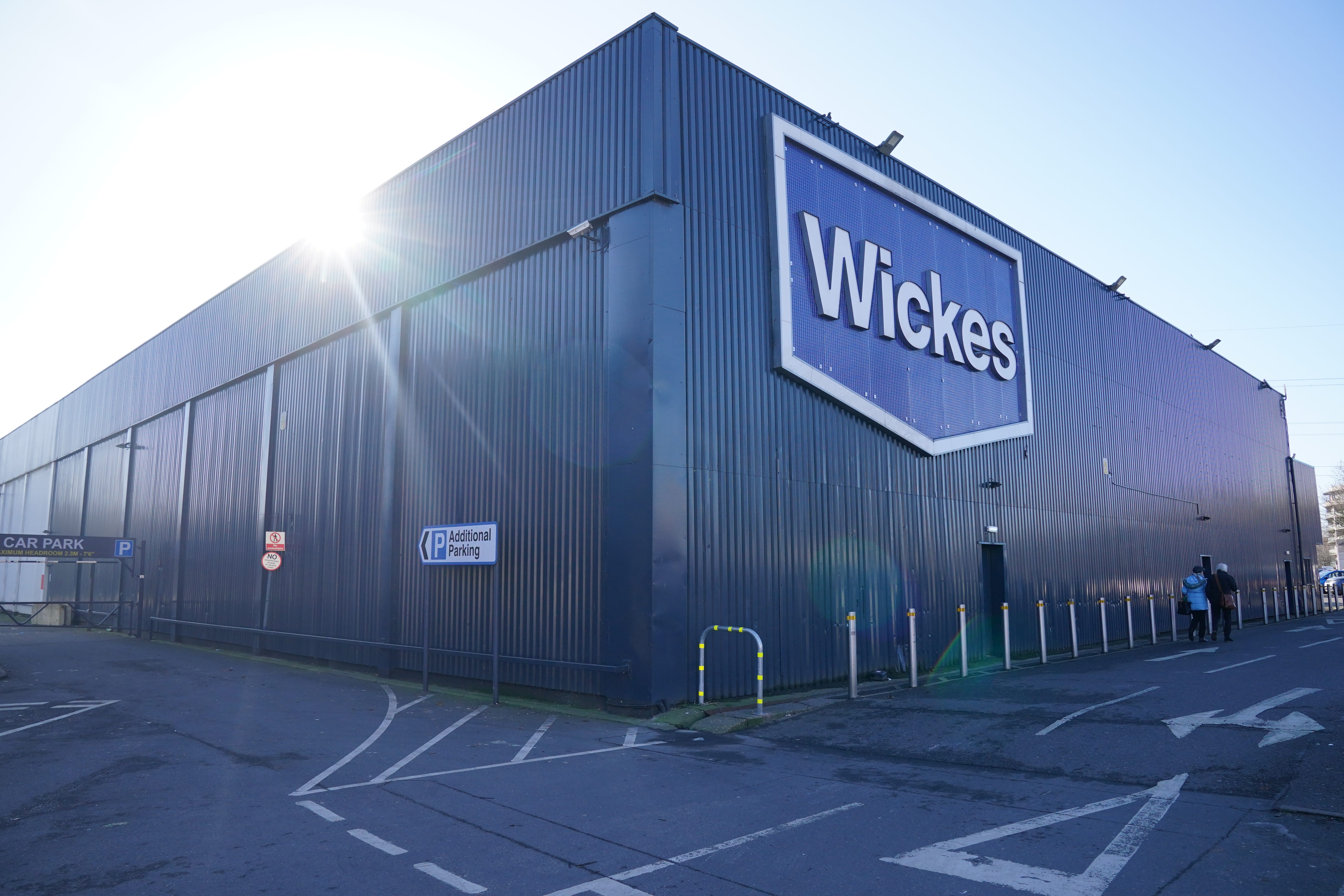 Almost 1,000 workers at Wickes will receive a £14.1 million windfall from an employee share save scheme after seeing shares in the chain more than double in value in the past three years