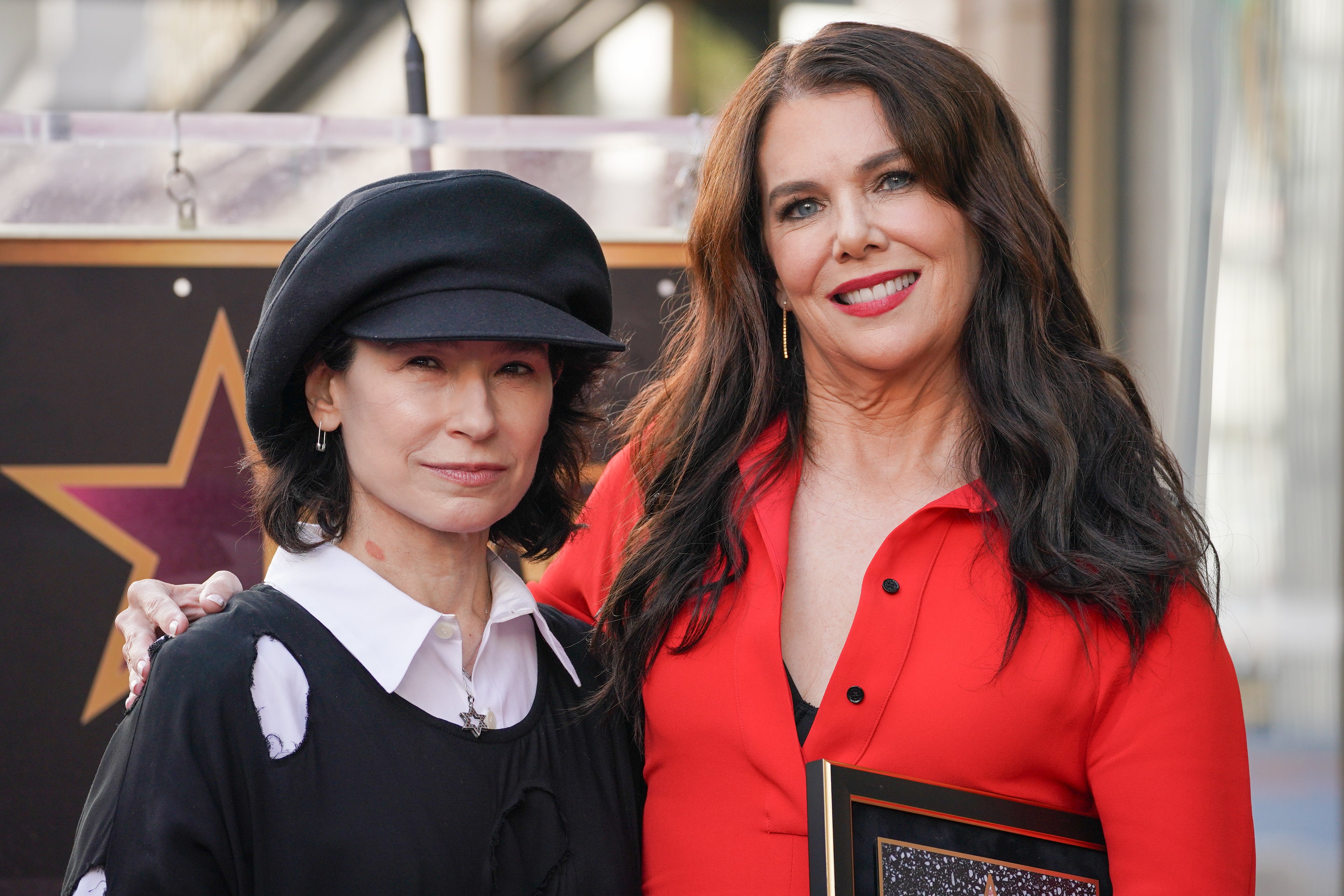The book is set to be co-written by the show's creator, Amy Sherman-Palladino, and its star, Lauren Graham