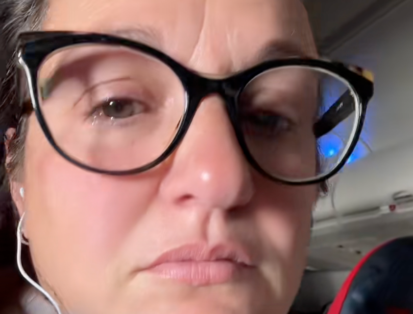 <p>A TikTok user claimed that the man sitting next to her on a Delta flight shared a body-shaming message about her</p>