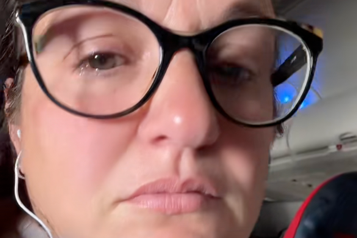 Delta passenger cries after she sees seatmate’s body-shaming texts that left her feeling like a ‘prisoner’