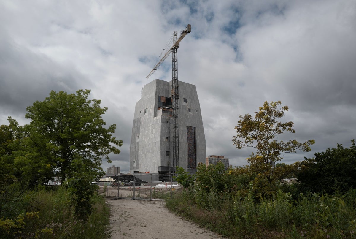Obama’s ‘monolith’ presidential center in Chicago gets an opening timetable