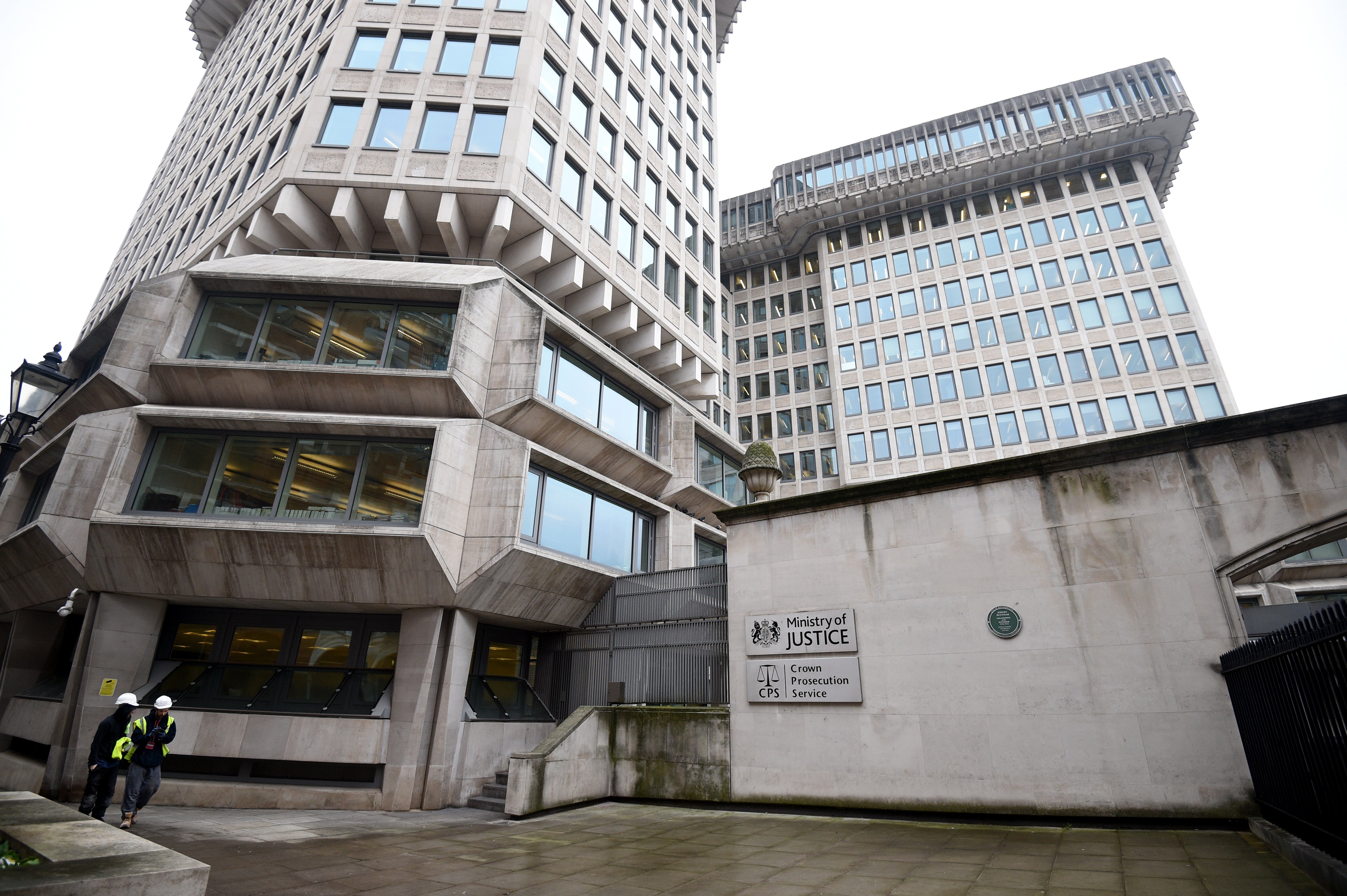 <p>The Ministry of Justice (MoJ) has announced that police will now refer every child caught with a blade to youth justice services. </p>