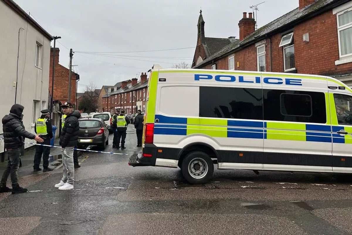 Image for Hundreds of homes evacuated in Derby after explosives arrests