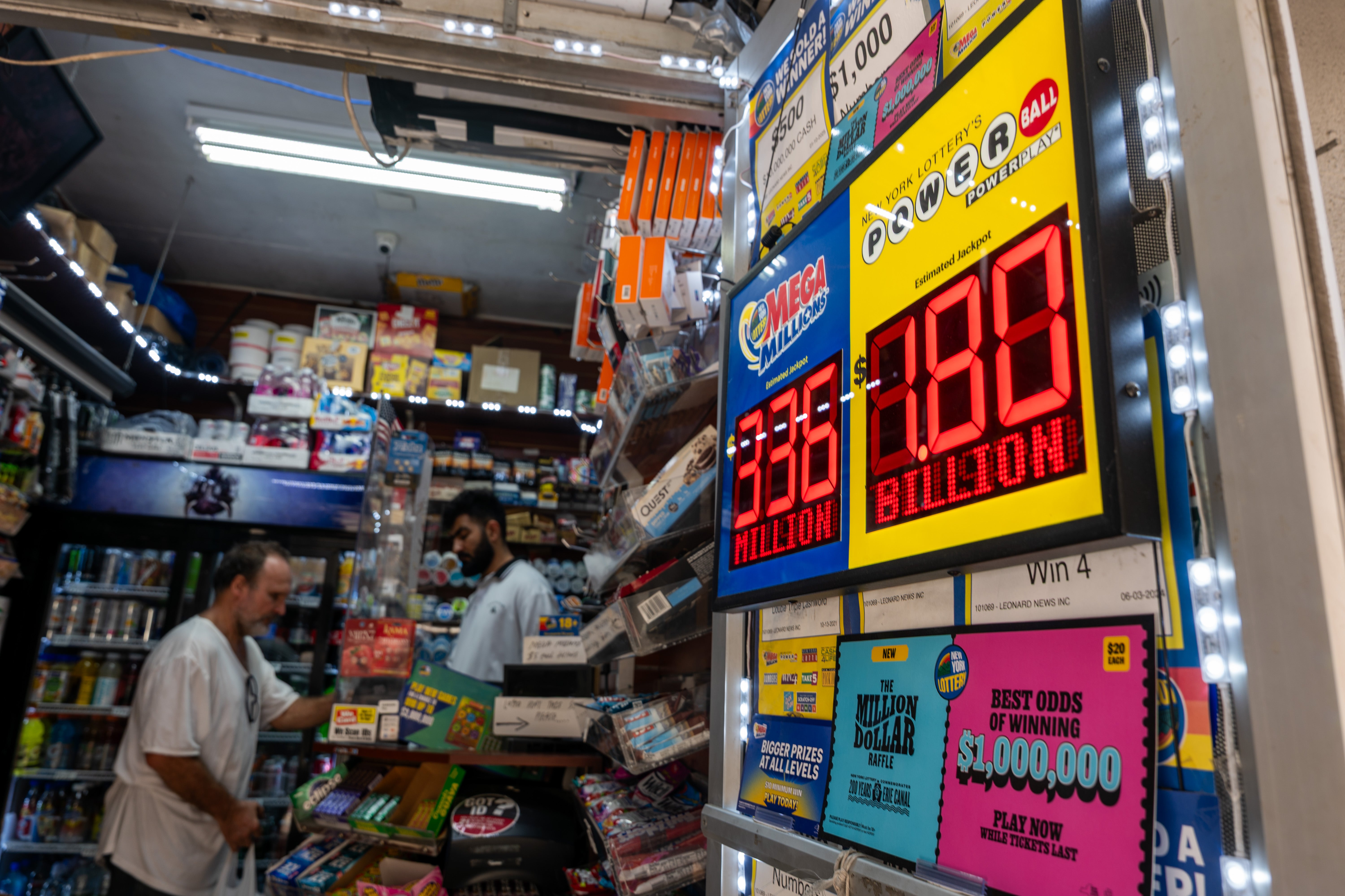 <p>A lucky 33‑year-old man from Michigan turned a simple impulse purchase into a life‑changing win</p>