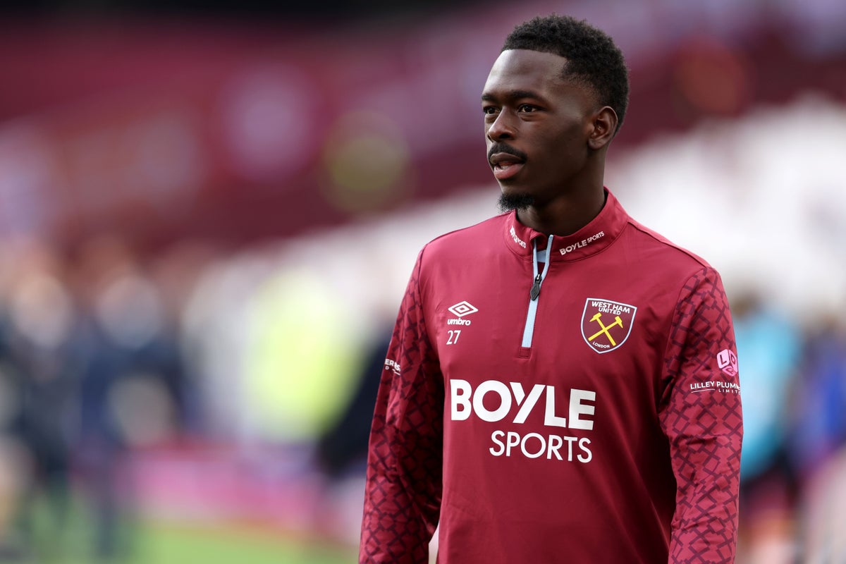 Soungoutou Magassa earns West Ham draw at Manchester United