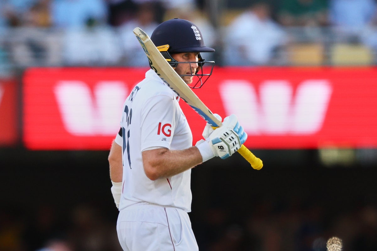 Image for Ashes 2025 live score: Root eyes first Australia century with England innings on knife-edge in day-night Test