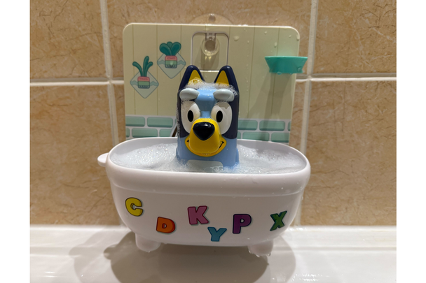 best gifts for three-year-olds indbest review Tomy toomies shower and scrub Bluey bath toy