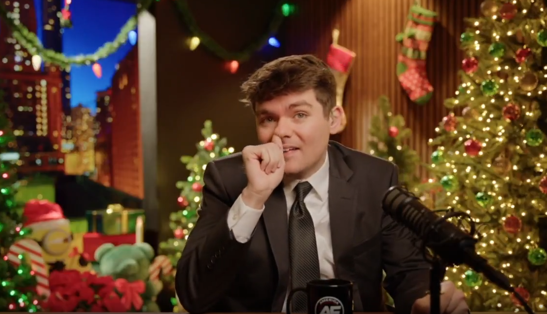 Nick Fuentes desencadeou um discurso contra Tucker Carlson esta semana, sugerindo mais uma vez que a ex-estrela da Fox News fazia parte da CIA.