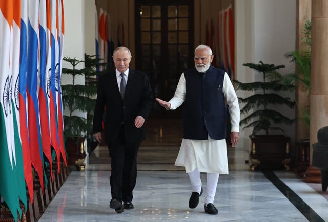 <p>Russia's president Vladimir Putin and India's prime minister Narendra Modi walk prior to their talks at the Hyderabad House in New Delhi</p>
