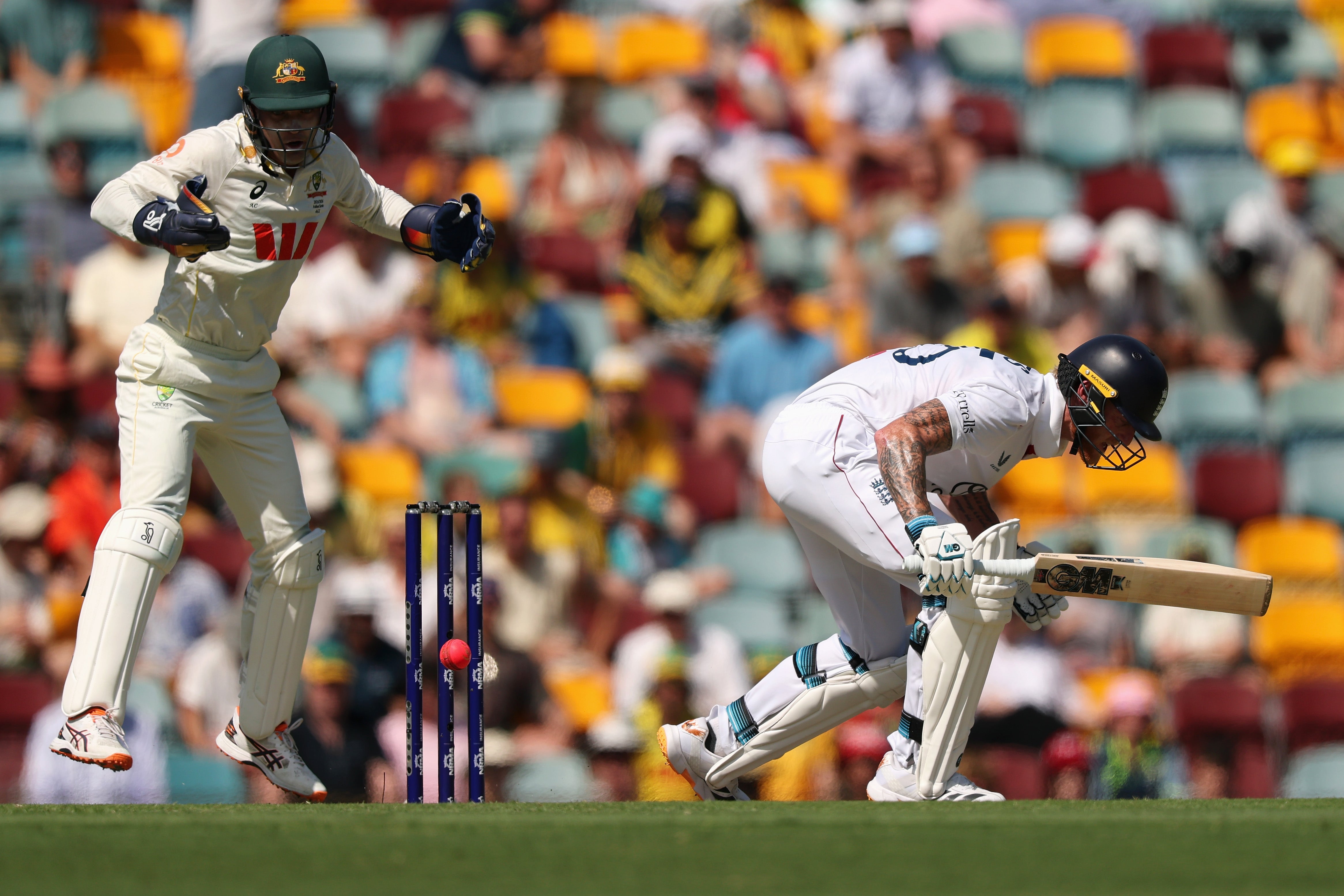 Ashes 2025 live score: tokes battling hard for England as Australia eye victory