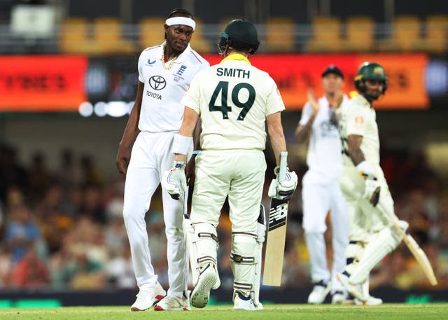 <p>Jofra Archer and Steve Smith exchanged words on Sunday</p>