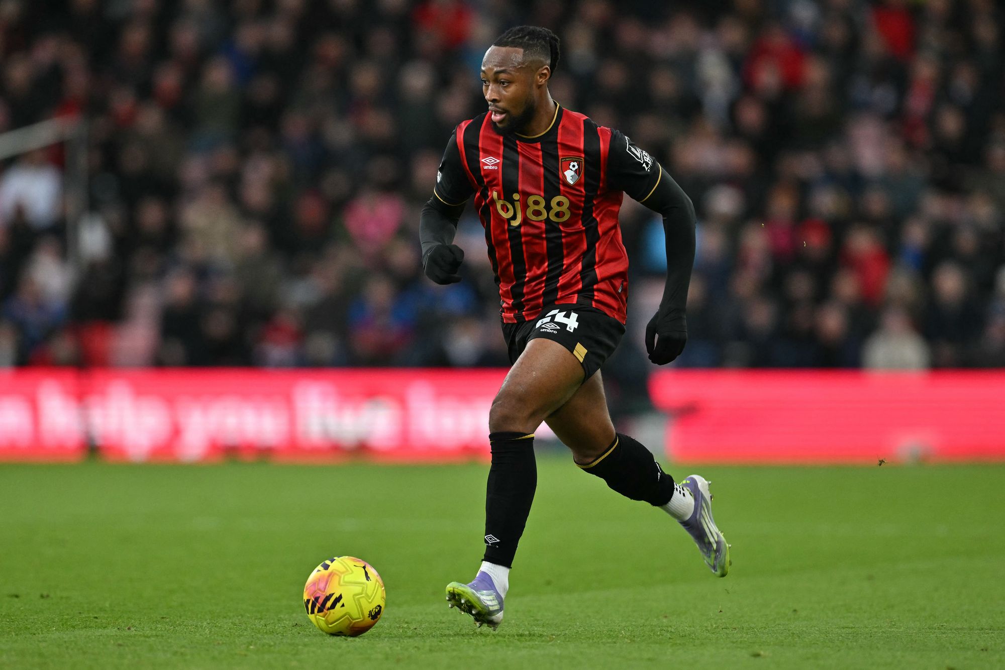 Semenyo é alvo de vários clubes importantes da Premier League após uma série de boas atuações