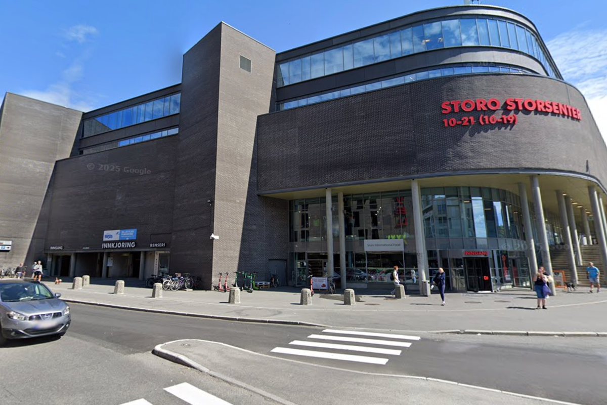 Teenager arrested after shotgun fired in Oslo shopping mall Teenager arrested after shotgun fired in Oslo shopping mall