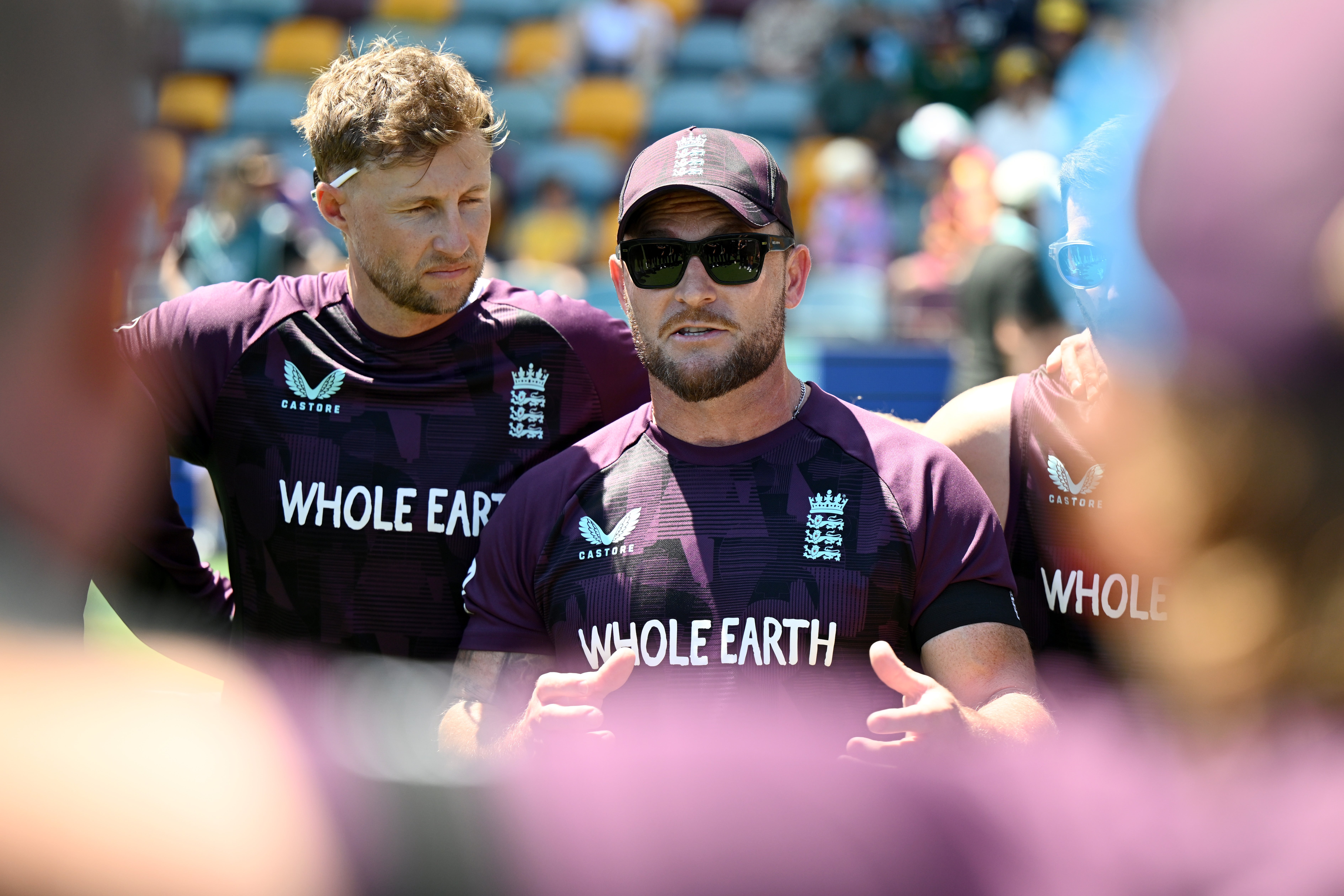 <p>Brendon McCullum speaks to the England players at The Gabba in Brisbane</p>